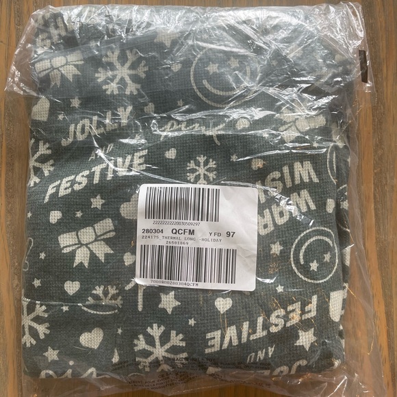 NWT Victoria's Secret PINK Green Christmas Holiday Thermal Sleepshirt - Picture 5 of 9